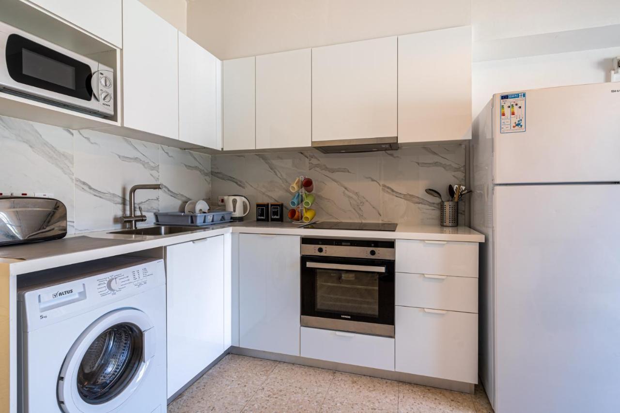 Sea Breeze 1-Br Apt In 皮拉 外观 照片